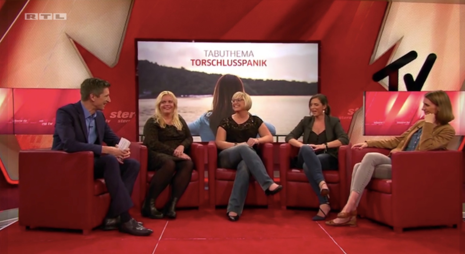 Die Gründerin der Liebeskümmerer Elena-Katharina Sohn bei einer Diskussionsrunde im SternTV